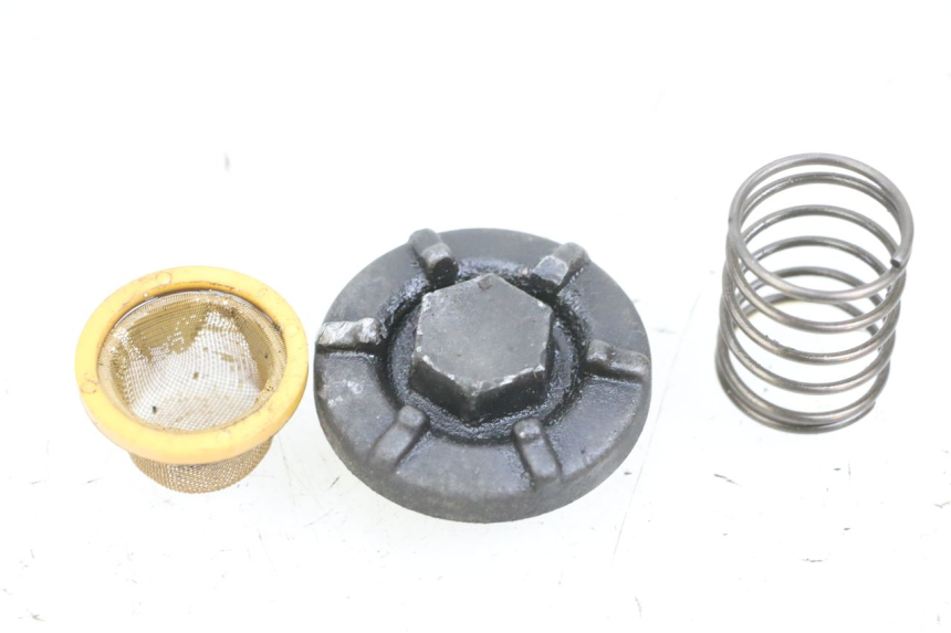 photo de BOUCHON CARTER HUILE YAMAHA X-MAX XMAX 125 (2010 - 2014) - Gros plan technique