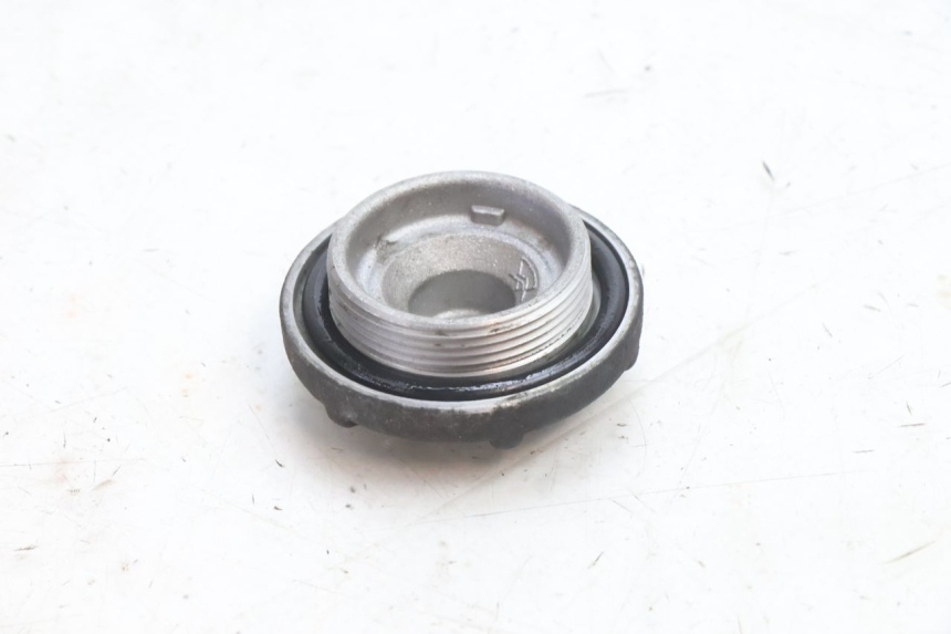 photo de BOUCHON CARTER HUILE YAMAHA X-MAX XMAX 125 (2010 - 2013) - Autre angle de vue