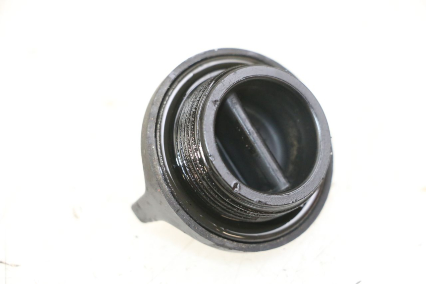 photo de BOUCHON CARTER HUILE KAWASAKI ZR7 ZR-7 S 750 (1999 - 2004) - Détail de la pièce