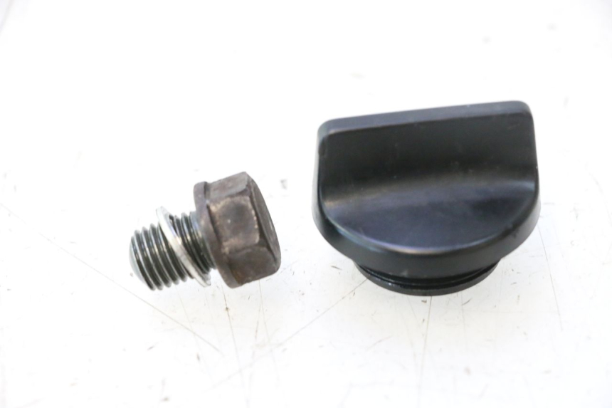 photo de BOUCHON CARTER HUILE KAWASAKI ZZR 600 (1995 - 2004) - Vue principale