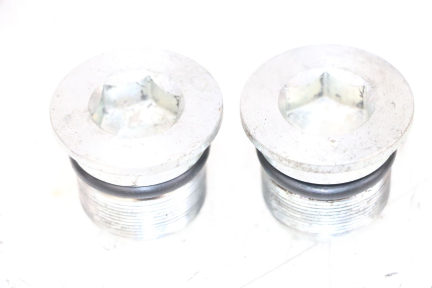 photo de BOUCHON FOURCHE YAMAHA X-MAX XMAX 125 (2010 - 2013) - Gros plan technique