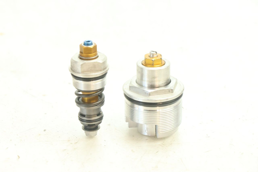 photo de BOUCHON FOURCHE YAMAHA YZF R6 600 (2008 - 2009) - Vue principale