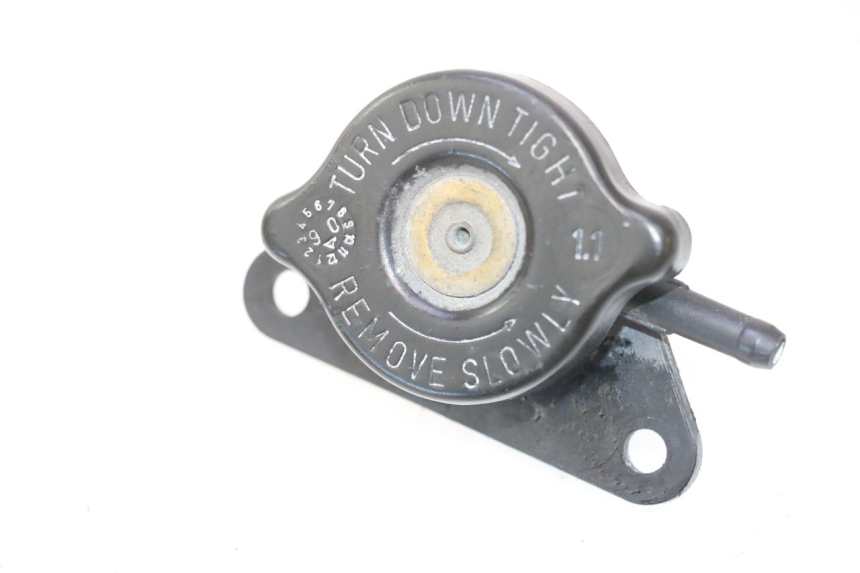 photo de BOUCHON RADIATEUR SUZUKI BURGMAN 125 (2007 - 2014) - Détail de la pièce