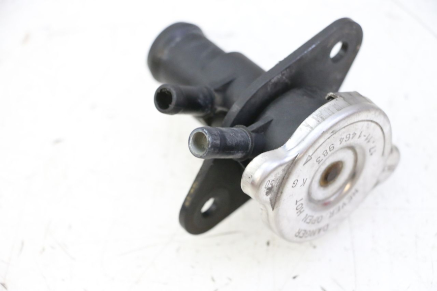 photo de BOUCHON RADIATEUR BMW C1 125 (2000 - 2003) - Autre angle de vue
