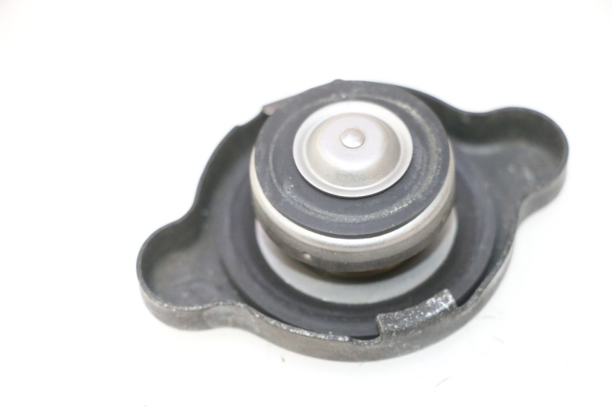 photo de BOUCHON RADIATEUR KAWASAKI ER-6 ER6 N 650 (2005 - 2009) - Détail de la pièce