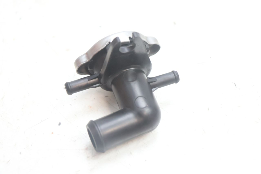 photo de BOUCHON RADIATEUR HONDA FJS SILVER WING SILVERWING 400 (2005 - 2008) - Autre angle de vue
