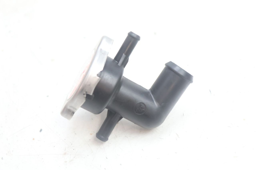 photo de BOUCHON RADIATEUR HONDA FJS SILVER WING SILVERWING 400 (2005 - 2008) - Gros plan technique
