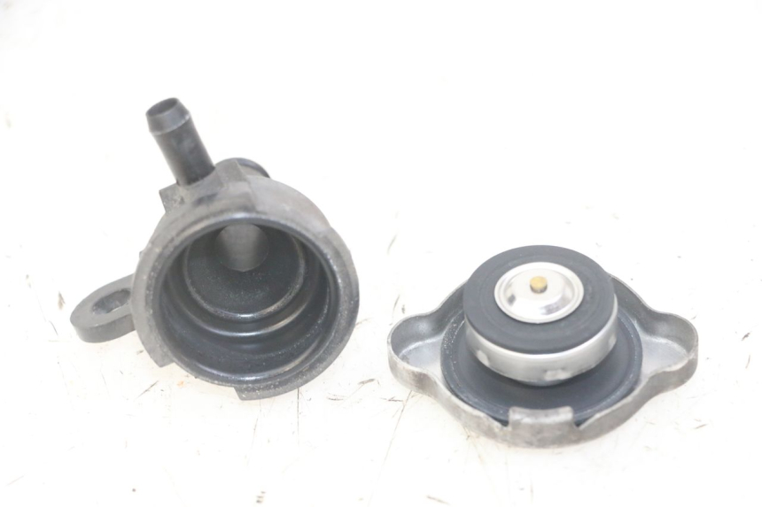 photo de BOUCHON RADIATEUR HONDA FORZA ABS 300 (2013 - 2019)