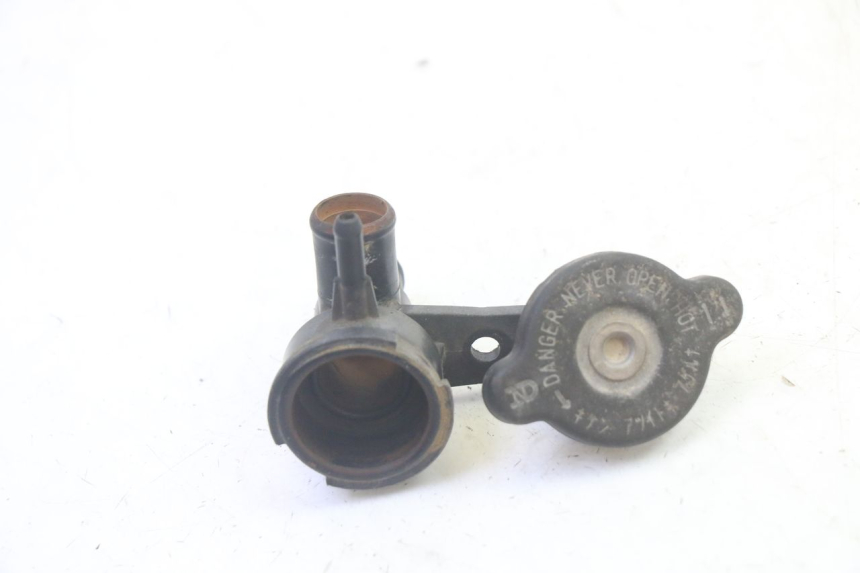 photo de BOUCHON RADIATEUR KAWASAKI GPX R WARBIRD 600 (1988 - 1993) - Vue principale