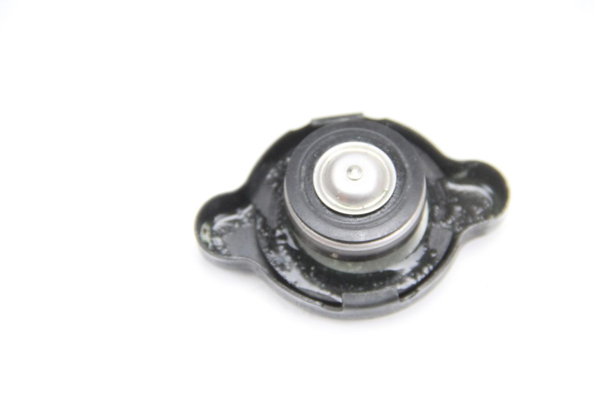photo de BOUCHON RADIATEUR SUZUKI GSR 600 (2005 - 2012)