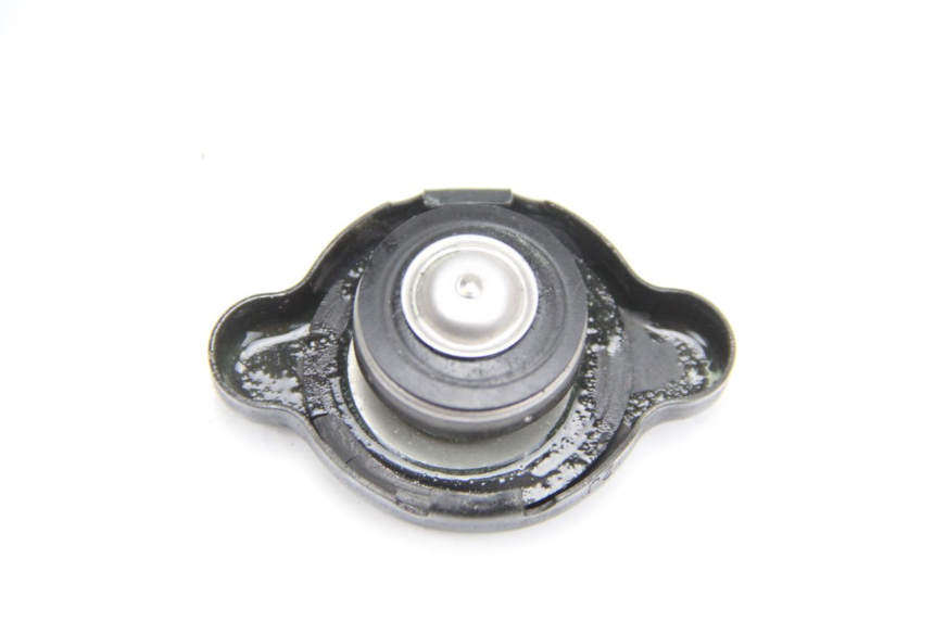 photo de BOUCHON RADIATEUR SUZUKI GSR 600 (2005 - 2012)