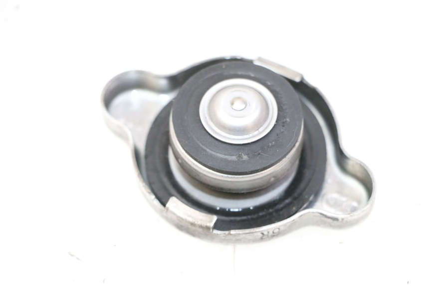 photo de BOUCHON RADIATEUR SUZUKI GSR 750 (2011 - 2017)