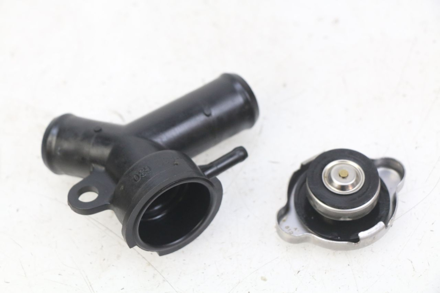 photo de BOUCHON RADIATEUR HONDA CB R 1000 (2018 - 2023)