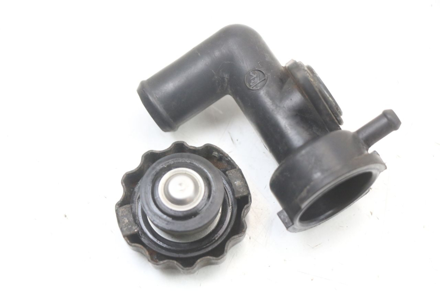 photo de BOUCHON RADIATEUR HONDA NTV DEAUVILLE 650 (1998 - 2001)