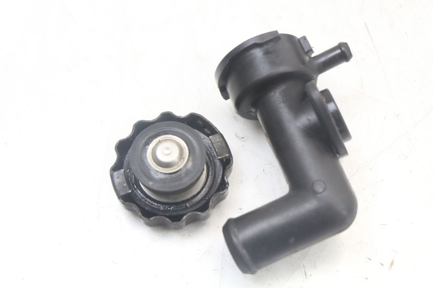 photo de BOUCHON RADIATEUR HONDA NTV DEAUVILLE 650 (1998 - 2001)