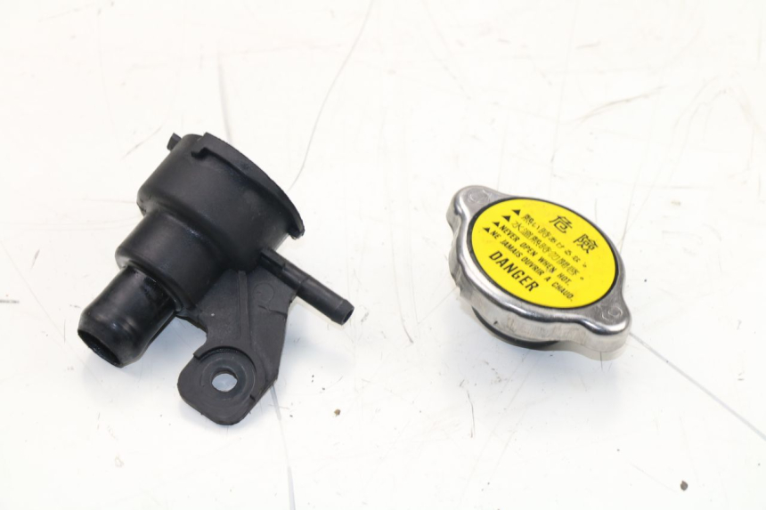 photo de BOUCHON RADIATEUR KAWASAKI J300 300 (2014 - 2017)