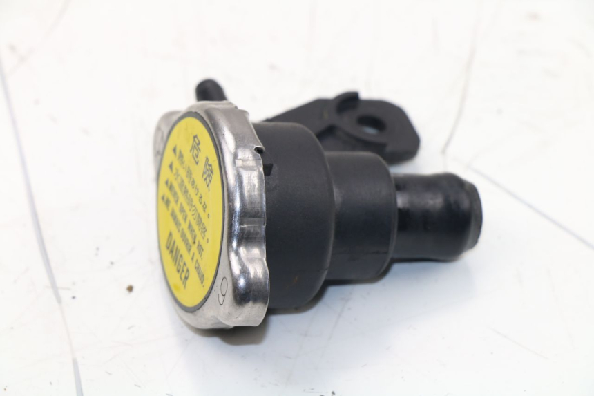 photo de BOUCHON RADIATEUR KAWASAKI J300 300 (2014 - 2017)