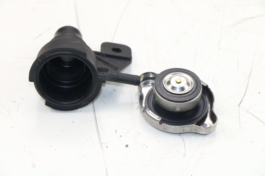 photo de BOUCHON RADIATEUR KAWASAKI J300 300 (2014 - 2017)