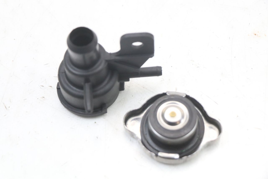 photo de BOUCHON RADIATEUR KYMCO DINK STREET ABS 125 (2011 - 2018)