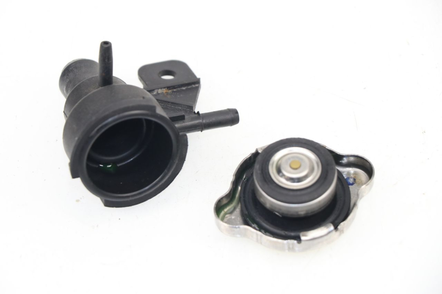 photo de BOUCHON RADIATEUR KYMCO DINK STREET ABS 125 (2011 - 2018)