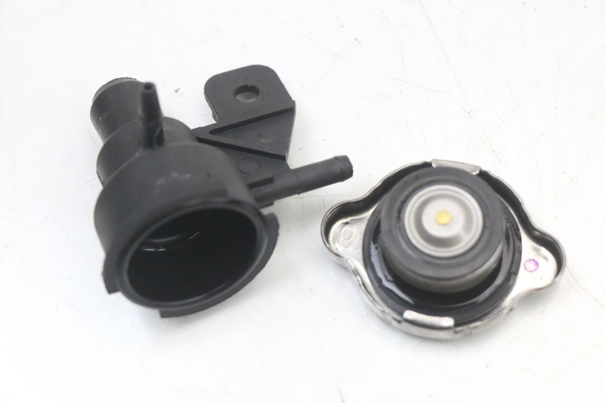 photo de BOUCHON RADIATEUR KYMCO XCITING 250 (2006 - 2009)
