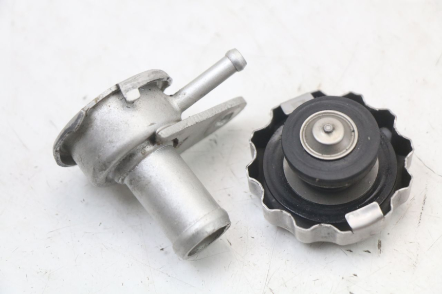 photo de BOUCHON RADIATEUR NECO GPX LC 2T 50 (2014 - 2018)