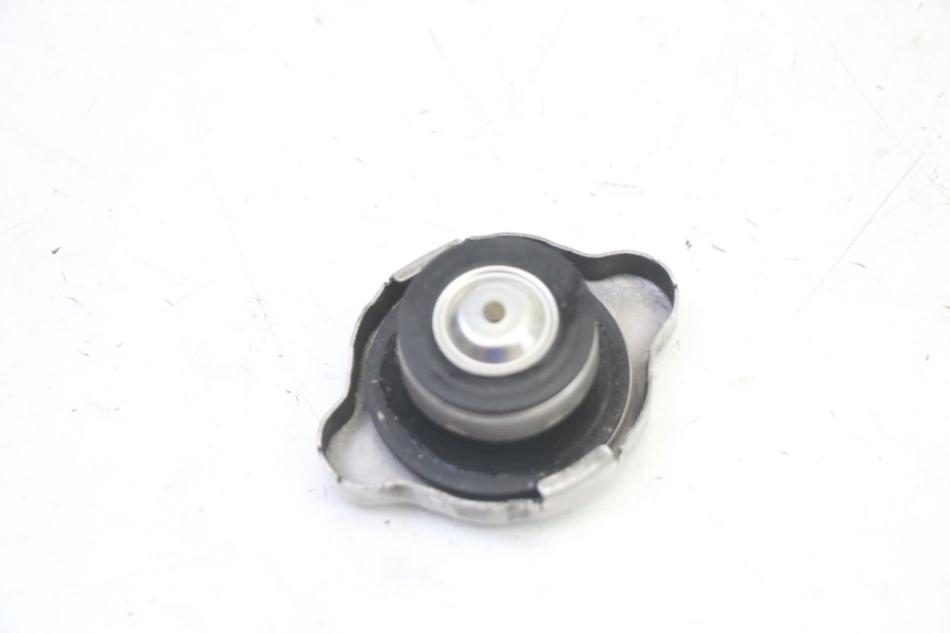 photo de BOUCHON RADIATEUR HONDA ST PAN EUROPEAN 1300 (2002 - 2013)