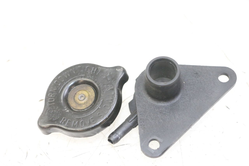 photo de BOUCHON RADIATEUR SUZUKI UH BURGMAN 125 (2002 - 2006)