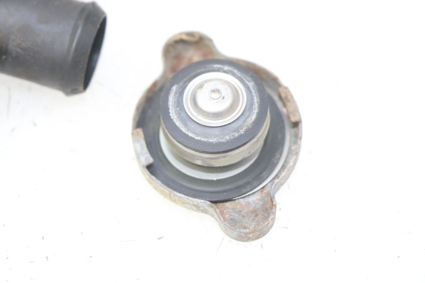 photo de BOUCHON RADIATEUR HONDA VFR VTEC RC46 800 (2002 - 2013) - Autre angle de vue