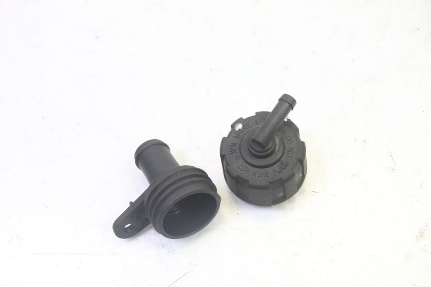 photo de BOUCHON RADIATEUR YAMAHA X-MAX XMAX 125 (2010 - 2014)