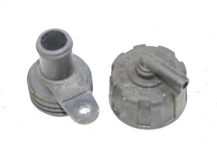 photo de BOUCHON RADIATEUR YAMAHA X-MAX XMAX 125 (2010 - 2013) - Vue principale