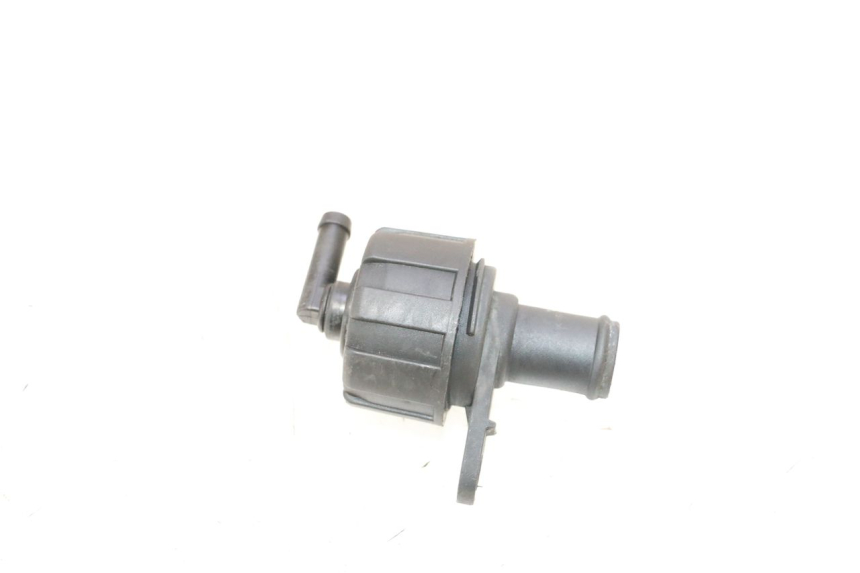 photo de BOUCHON RADIATEUR YAMAHA X-MAX XMAX 125 (2010 - 2013) - Gros plan technique