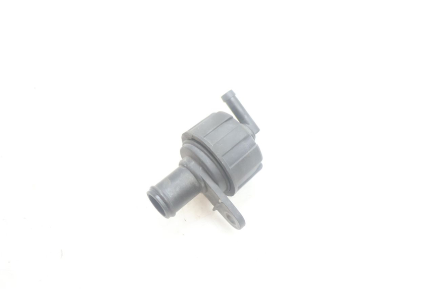 photo de BOUCHON RADIATEUR YAMAHA XMAX X-MAX 125 (2006 - 2009) - Autre angle de vue