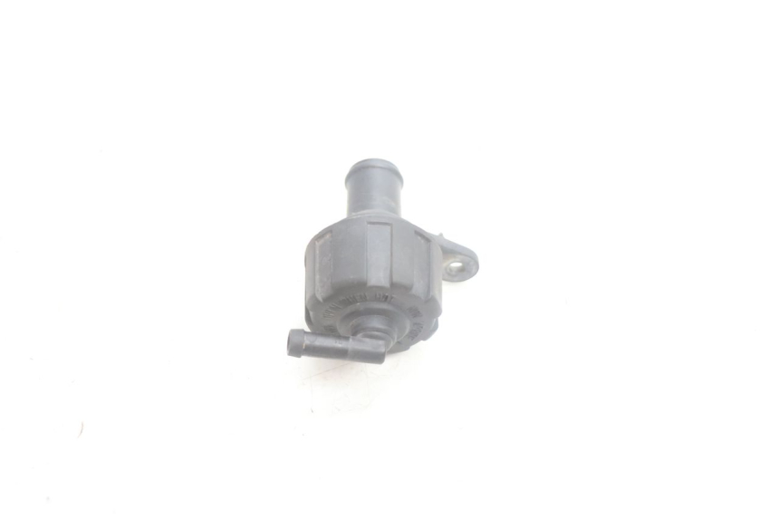 photo de BOUCHON RADIATEUR YAMAHA XMAX X-MAX 125 (2006 - 2009) - Gros plan technique