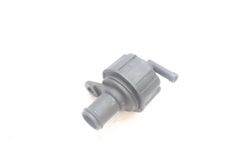 photo de BOUCHON RADIATEUR YAMAHA XMAX X-MAX 125 (2006 - 2009) - Gros plan technique