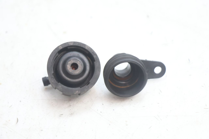 photo de BOUCHON RADIATEUR YAMAHA XMAX X-MAX 125 (2006 - 2009) - Zoom état d’usage
