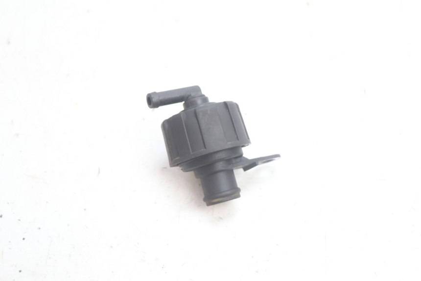 photo de BOUCHON RADIATEUR YAMAHA XMAX X-MAX 125 (2006 - 2009) - Autre angle de vue