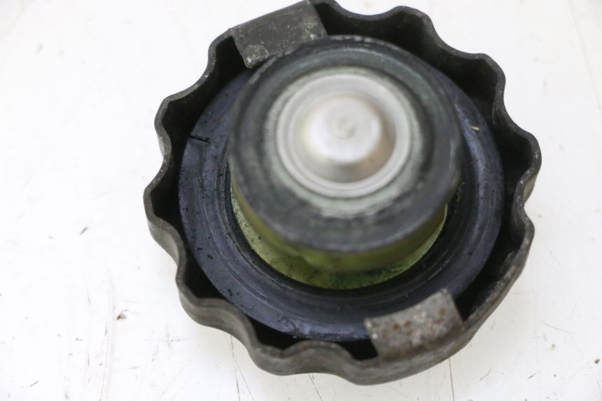 photo de BOUCHON RADIATEUR HONDA XRV AFRICA TWIN 750 (1990 - 1992) - Détail de la pièce