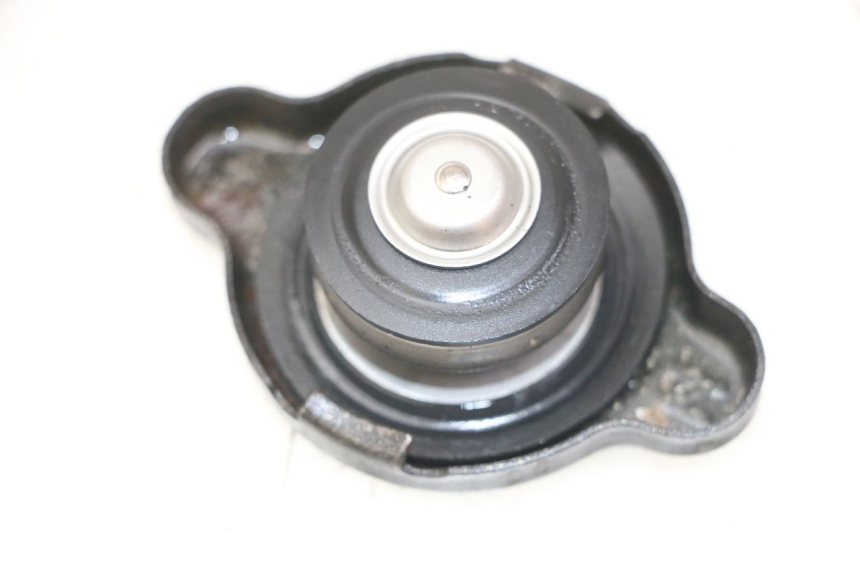 photo de BOUCHON RADIATEUR YAMAHA FZS FAZER 600 (2001 - 2003)