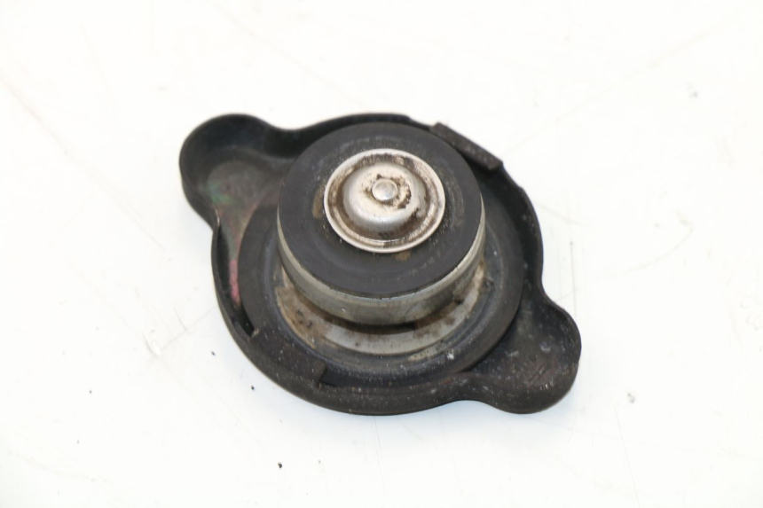 photo de BOUCHON RADIATEUR YAMAHA YP MAJESTY 400 (2004 - 2008)