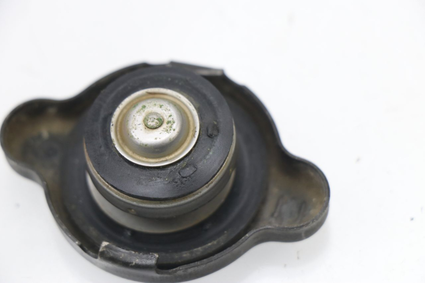 photo de BOUCHON RADIATEUR YAMAHA YZ 80 (1998 - 2001)