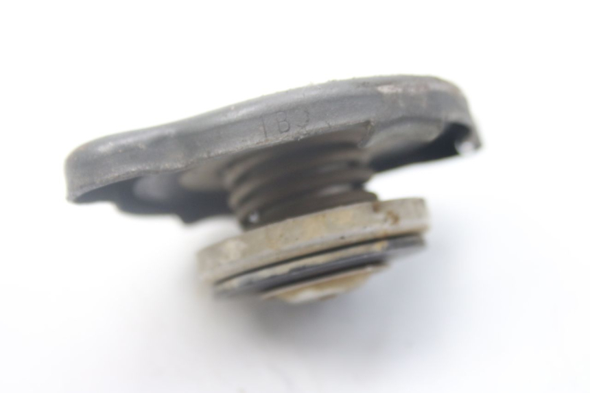 photo de BOUCHON RADIATEUR YAMAHA YZ 80 (1982 - 1983)