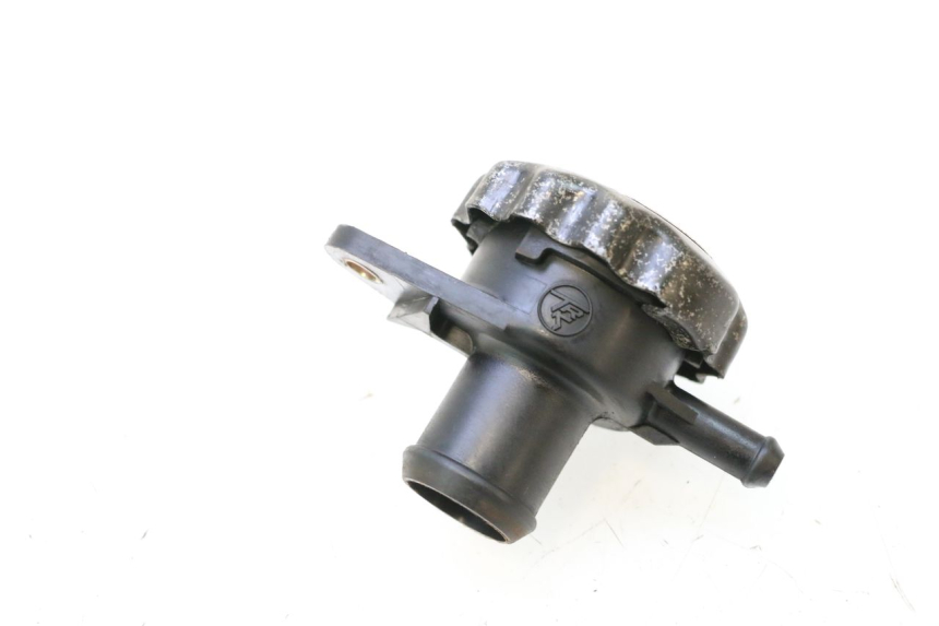 photo de BOUCHON RADIATEUR YAMAHA YP MAJESTY 125 (1998 - 2001) - Détail de la pièce