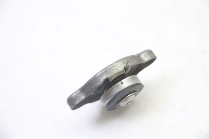 photo de BOUCHON RADIATEUR YAMAHA YZ 125 (1998 - 2005)