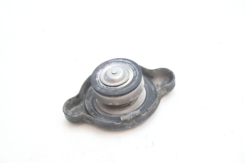 photo de BOUCHON RADIATEUR YAMAHA YZF R GENESIS 750 (1993 - 1998) - Zoom état d’usage