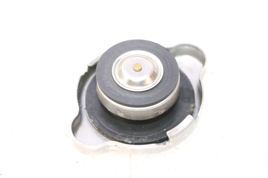 photo de BOUCHON RADIATEUR YAMAHA YZF R6 600 (2008 - 2009) - Détail de la pièce
