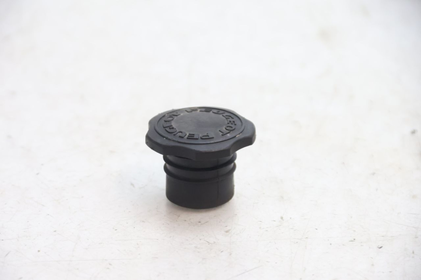 photo de BOUCHON RESERVOIR ESSENCE PEUGEOT 103 SPX CLIP 50 (1989 - 1992) - Vue principale
