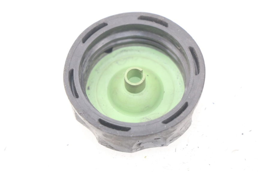 photo de BOUCHON RESERVOIR ESSENCE YAMAHA AEROX NAKED 2T 50 (2013 - 2017) - Détail de la pièce