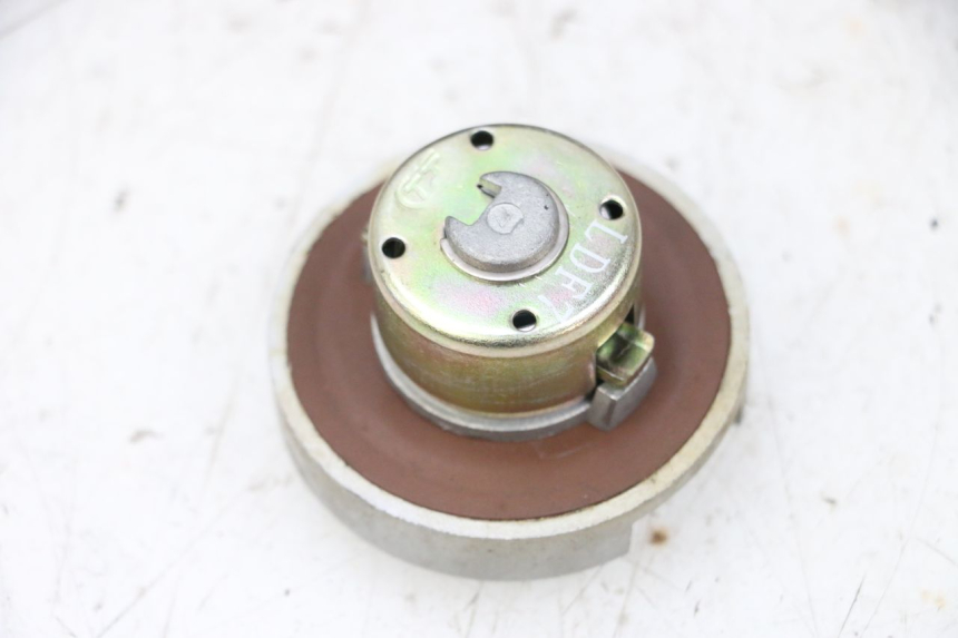 photo de BOUCHON RESERVOIR ESSENCE KYMCO AGILITY 4T 50 (2018 - 2022) - Autre angle de vue