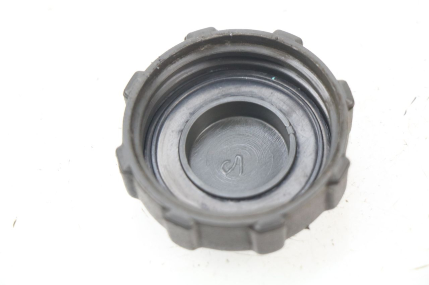 photo de BOUCHON RESERVOIR ESSENCE PIAGGIO BEVERLY 500 (2003 - 2007)